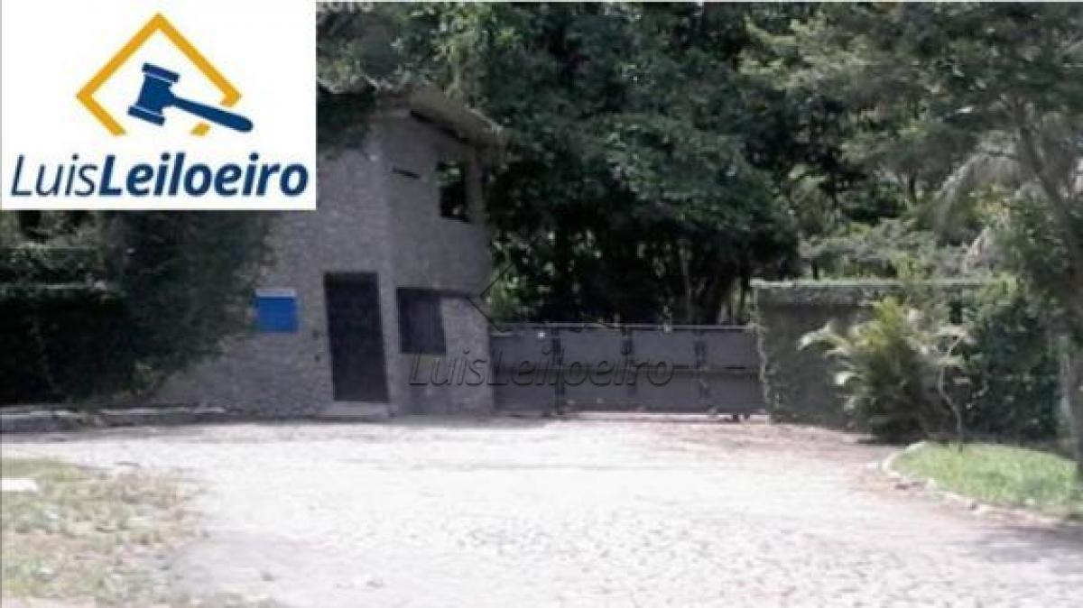 Imóvel na Estrada da Fazendinha S/N, Baldeador, São Gonçalo/RJ, medindo 352,00m de frente e 162,00m de fundos.
