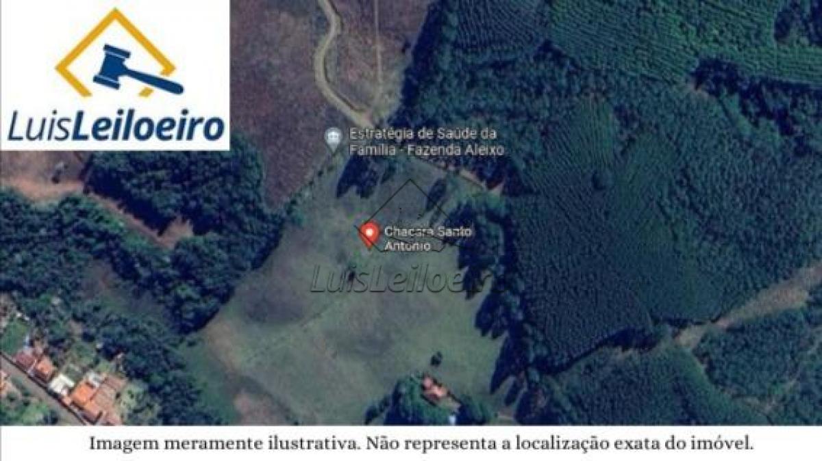 Sítio Santo Antônio com área total de 45.494,69 m² com Benfeitorias.