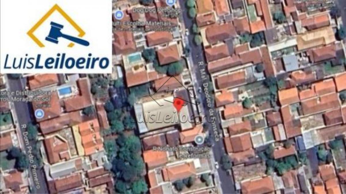 Terreno com área de 1.010,47m² e o respectivo prédio comercial de 860,19m² de construção, localizado na Rua Marechal Deodoro da Fonseca, 439, Vila Xavier, Araraquara/SP.