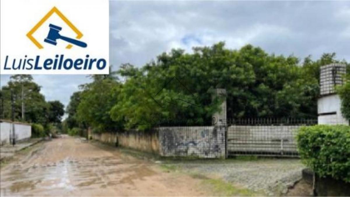 Terreno composto pela Gleba 03 e 04, desmembrada da propriedade Bezouro, Município de Camaragibe/PE. Com área total de 10.000m². Terreno murado com construções deterioradas.