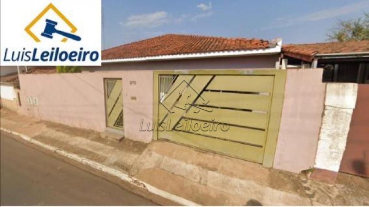 Casa situada na Rua Deputado Narciso Pieroni, nº 270, Itatinga/SP