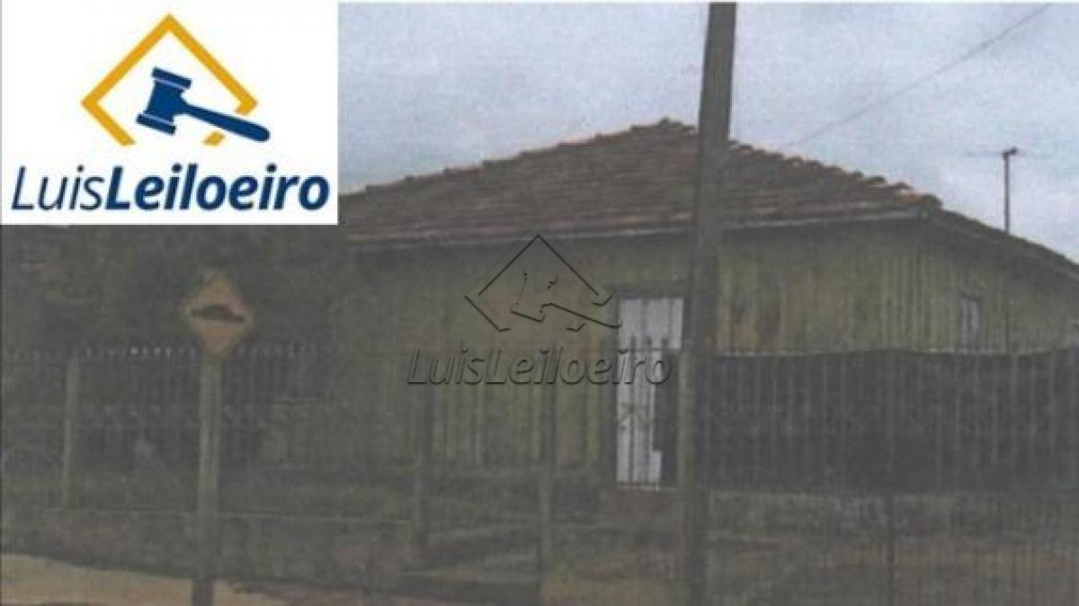 Lote 4, Quadra 113, na Rua General Osório, Bastos/SP, medindo o terreno 10X20m, contendo uma residência em madeira e uma edícula em alvenaria, área construída de 80m².