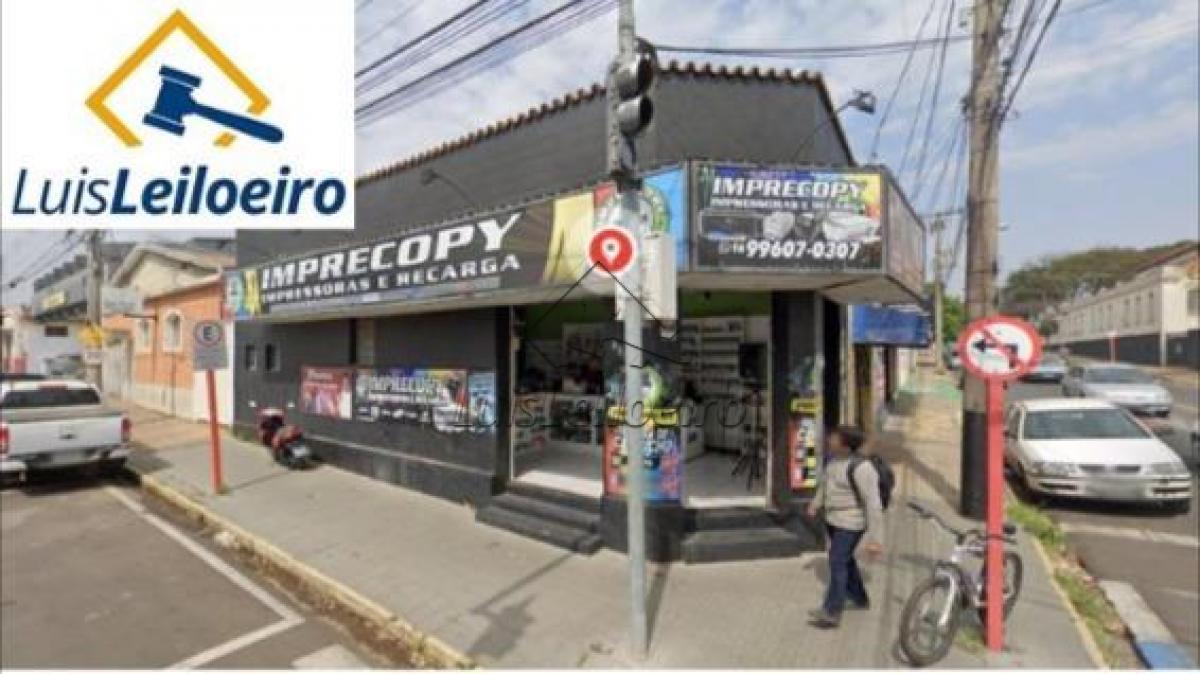 Imóvel comercial de esquina situado na Rua Ana Prado, 218/226, Vila Prado, São Carlos, SP