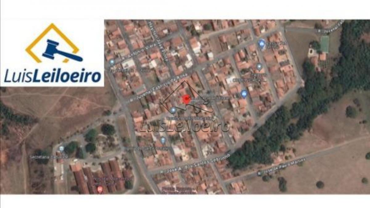 Um terreno urbano com 176,00 metros quadrados situado na Rua Juvenal Rodrigues de Almeida, número 68.