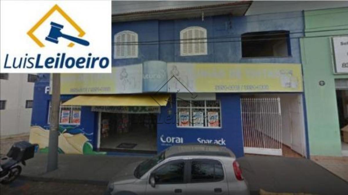 Imóvel Comercial de Esquina, com 906 m² de área construída em 425m² de terreno, situado na Praça Manoel Domingues Cardoso, nº 30, Vila Ferreira, em Piraju-SP