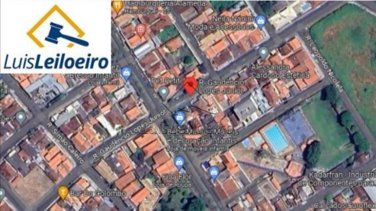 Terreno na esquina da Rua Gaudêncio Lopes Junior e na quadra completada pela Rua Um, no Prolongamento do Bairro São José.