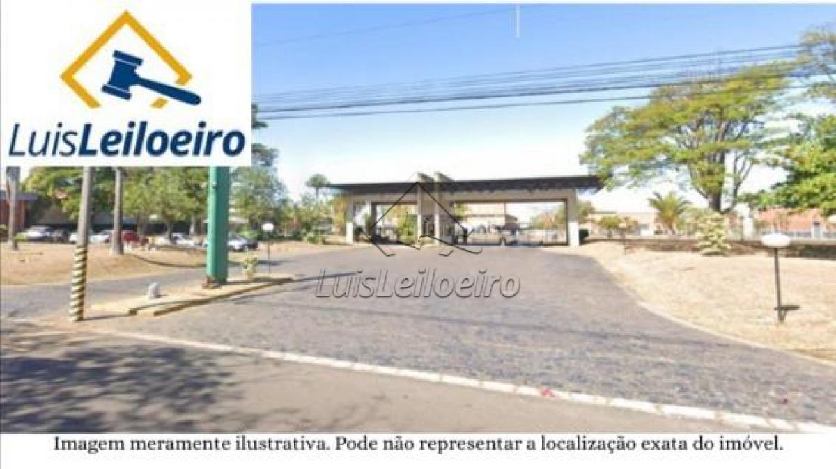 Um conjunto industrial, situado na Avenida Rio Branco, n°s 745 e 807, esquina com a Avenida Paschoal Publicano, Franca/SP. Com área total de 194.214 m² e área construída de 34.151,58m².