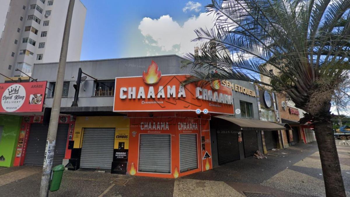 Uma loja comercial situada na Av. Floriano Peixoto, n° 2.145, e um apartamento localizado no número 2.147 e seu respectivo terreno