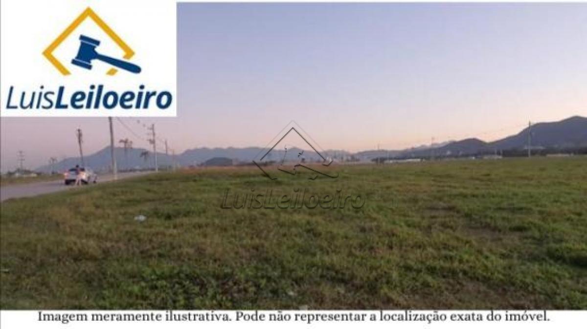 Lote de terreno próprio sob o nº 02-B da Quadra 25, no Loteamento Brisa de Coqueirinho Country Club Resort, na Praia de Coqueirinho, Distrito de Jacumã, município de Conde/PB. Medindo 12,00m de largura na frente e fundos por 40,00m de ambos os lados.