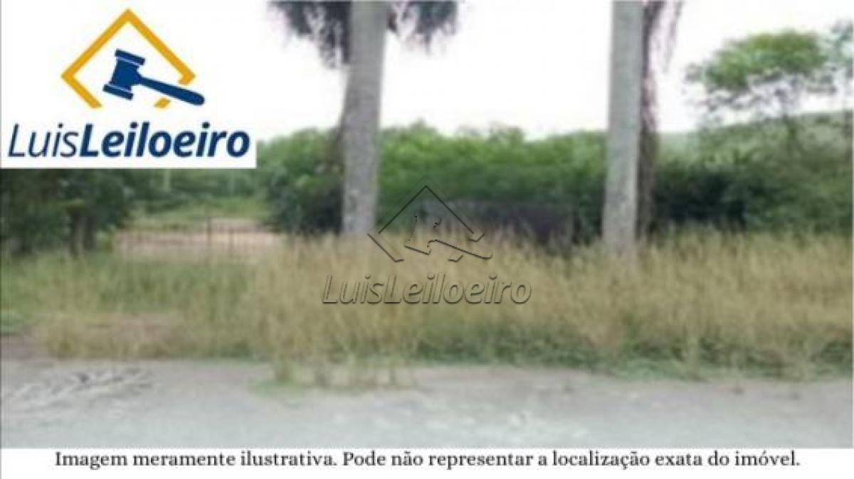 Uma área de terreno, situado na Rodovia BR 101, KM 411, Cachoeiro de Itapemirim/ES. Medindo 22.237,00m². Trata-se de imóvel em área rural e as margens do Rio Itapemirim.