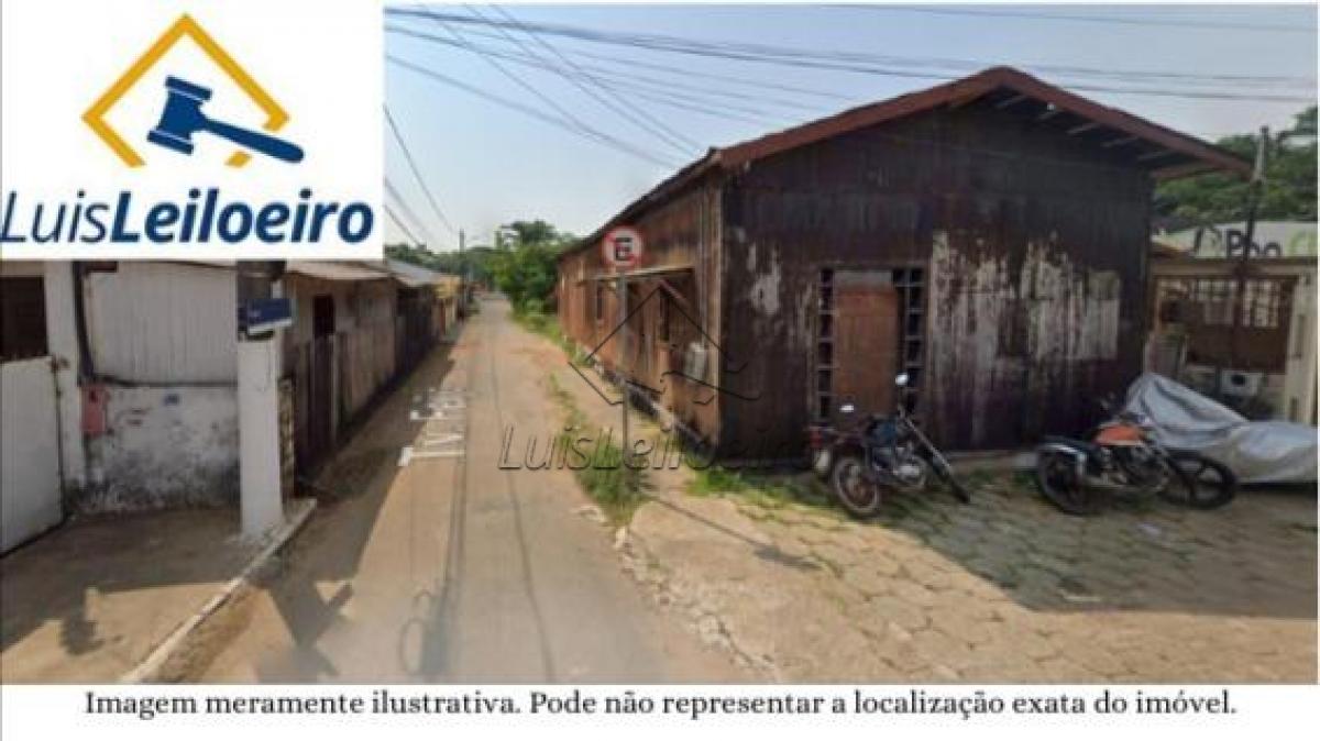 Imóvel situado na Travessa Outono, n° 72, Bairro 6 de Agosto, e cuja lateral se estende por 95 metros ao longo da Travessa Feijó, em Rio Branco/AC. Área total 959,50m².