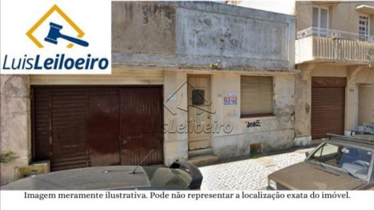 Imóvel na Rua General Vitorino, 568, Centro - Rio Grande/RS, terreno com 4,42m de largura na frente, 46,80 de comprimento e 5,25m de largura no fundo.