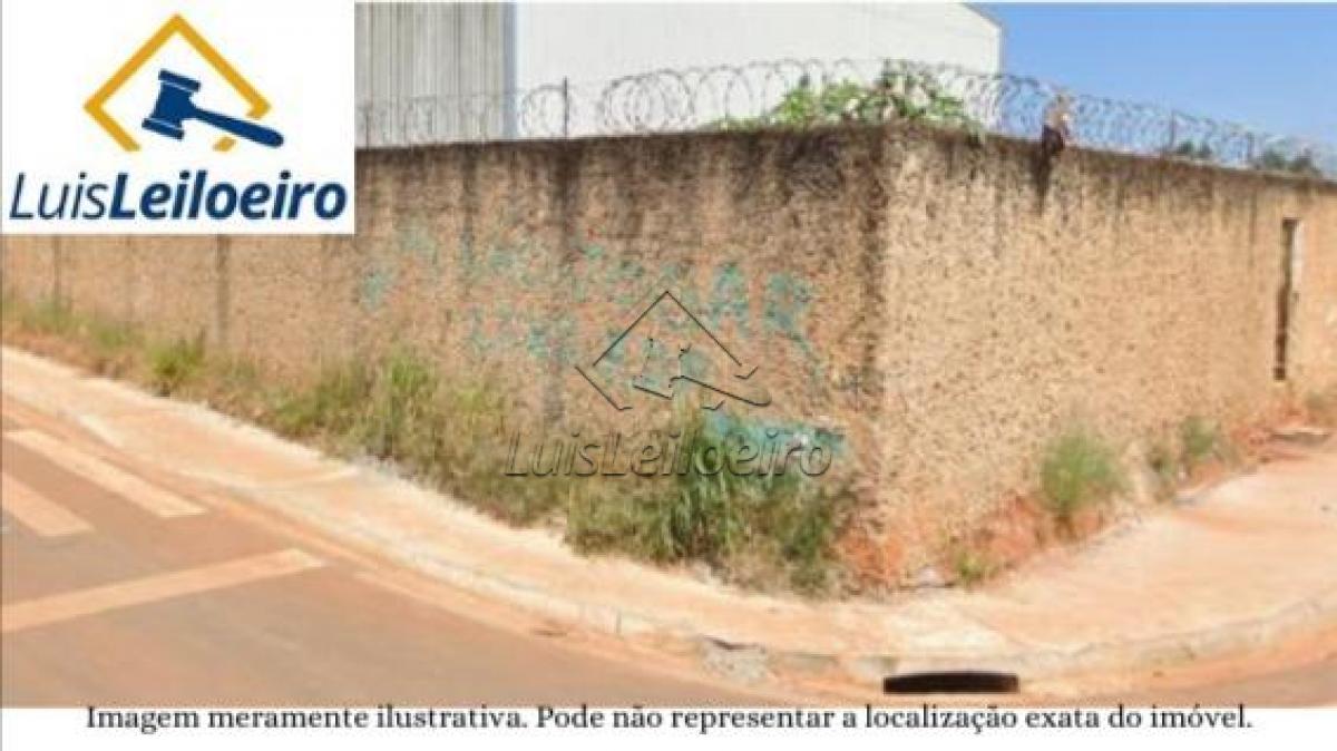 Imóvel na Av. Padre João Cristiano Peter, s/n, Vila Hungria, Itapetininga/SP, terreno com 12.000m², com edificação de Barracão construído em pré-moldado de concreto, de um pavimento, com aproximadamente 16.000m².