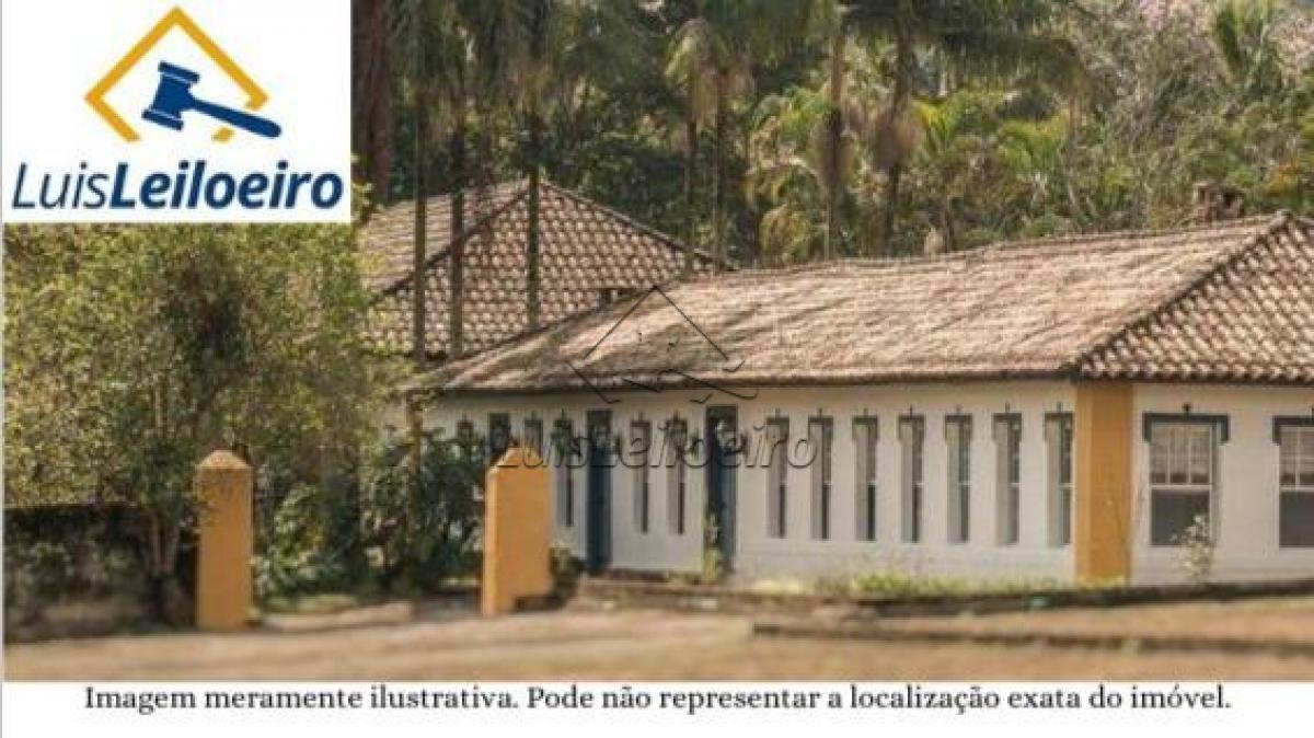 Imóvel denominado Sítio Tia Francisca II, localizado próximo da Rodovia Raposo Tavares, Km 141, Proximidades do Radar, Sentido Itapetininga/ Sorocaba, na cidade de Alambari/SP. Área de 1 alqueire, mais 18.617,33m², ou 4,28 hectares.