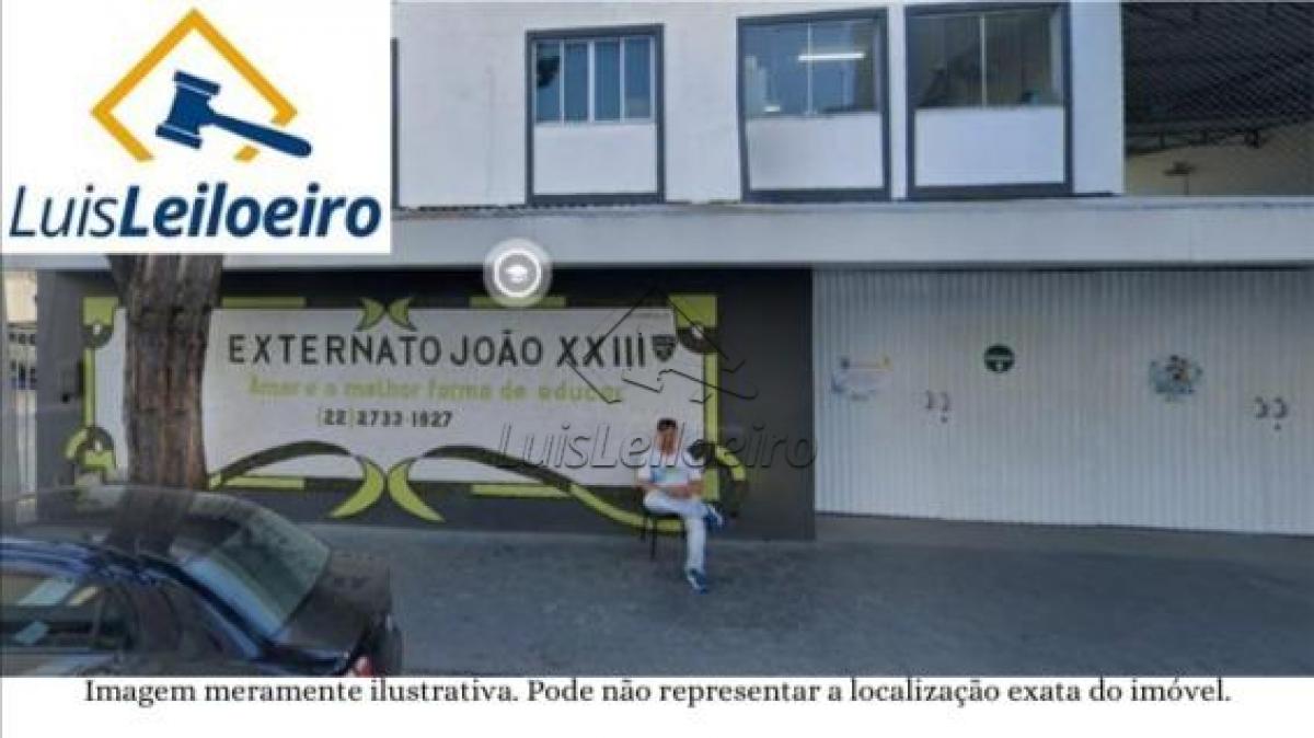 Imóvel situado à Rua Arisio Lessa, n° 20, Centro, Campos Dos Goytacazes/RJ. Medindo 6,70m de largura por 31,95m de comprimento de ambos os lados. Nesse imóvel encontrasse instalada a escola Externato João XXIII.