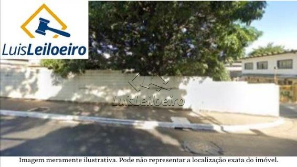 Imóvel industrial composto por um grande armazém, situado a Rua Silvio Manfredi, 214, Parque Industrial Cumbica, Guarulhos/SP. Com área total de 10.000,00 m² e área construída de 480,00 m².