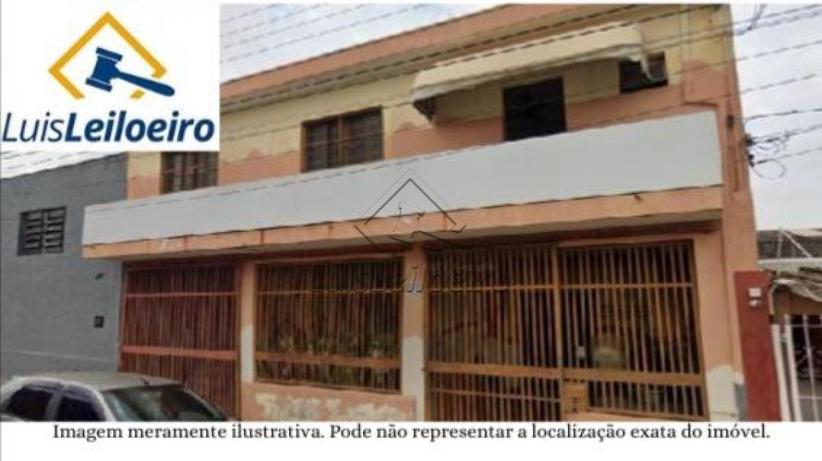 Prédio residencial com dois pavimentos, com frente para Rua José Gullo, n° 231/240, Vila Marina, São Carlos/SP. Com área medindo 10mX30m e área construída de 882,00 m².