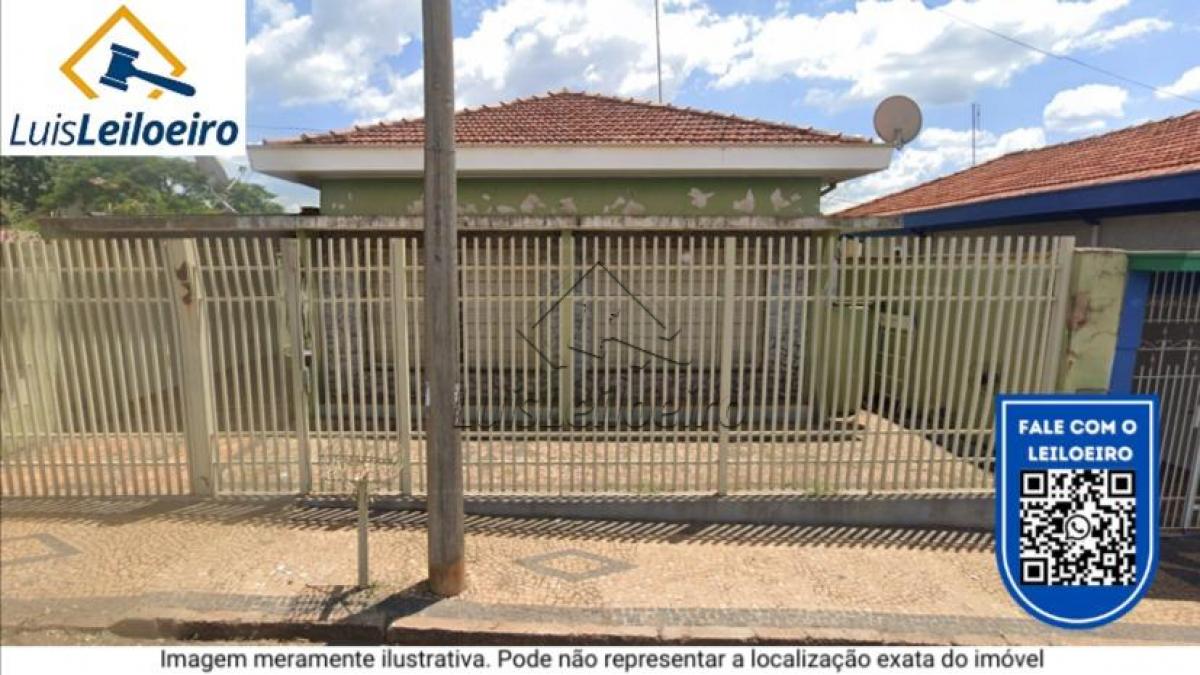 Imóvel Residencial localizado na Av. Coronel Rafael Tobias, 892, Descalvado/SP