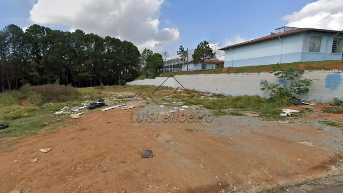 Terreno com área de 5.582,84m2, denominado TERRENO D (parte da Avenida 5 do loteamento denominado Cidade Planejada II), localizado no lado ímpar da Rua Juvenal da Silva Guimarães, Bragança Paulista/SP.