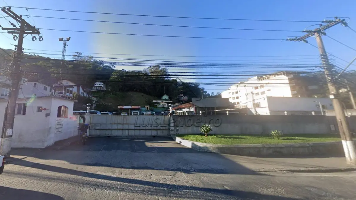 Prédio - com casa, R. Cel. Veiga, 1157 - Castelânea, Petropolis com area total de 16.887.8868m²