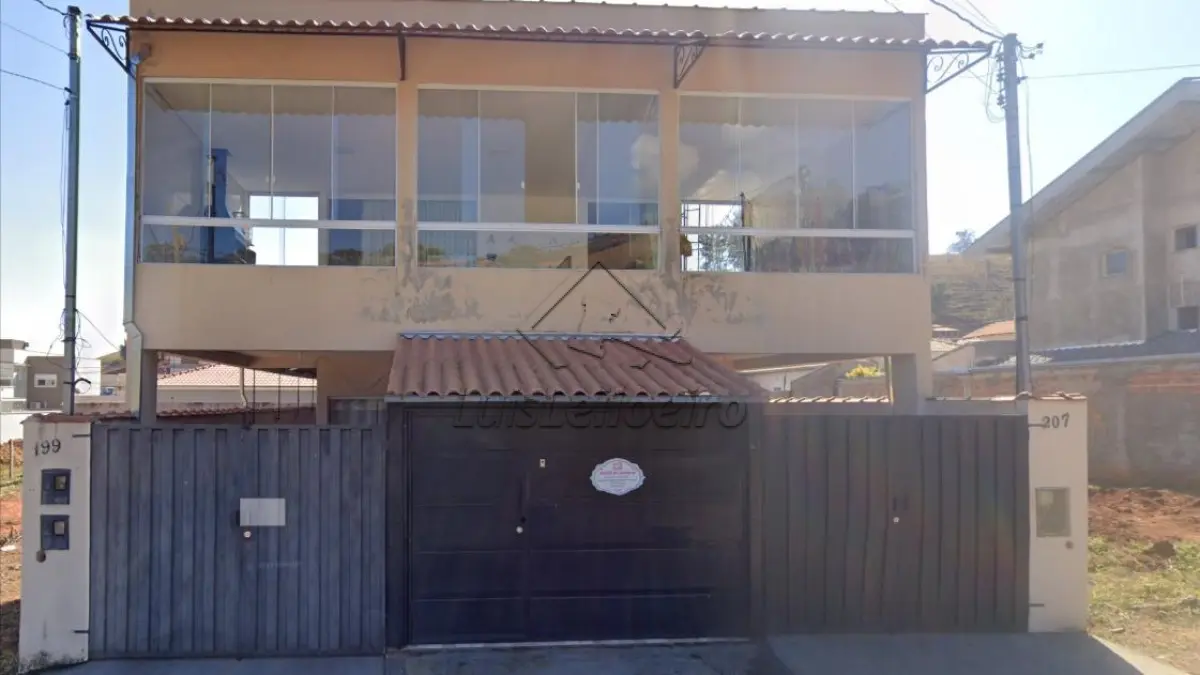 Imóvel Residencial localizado na Rua Padre Júlio Chevalier, n°199 e 207.