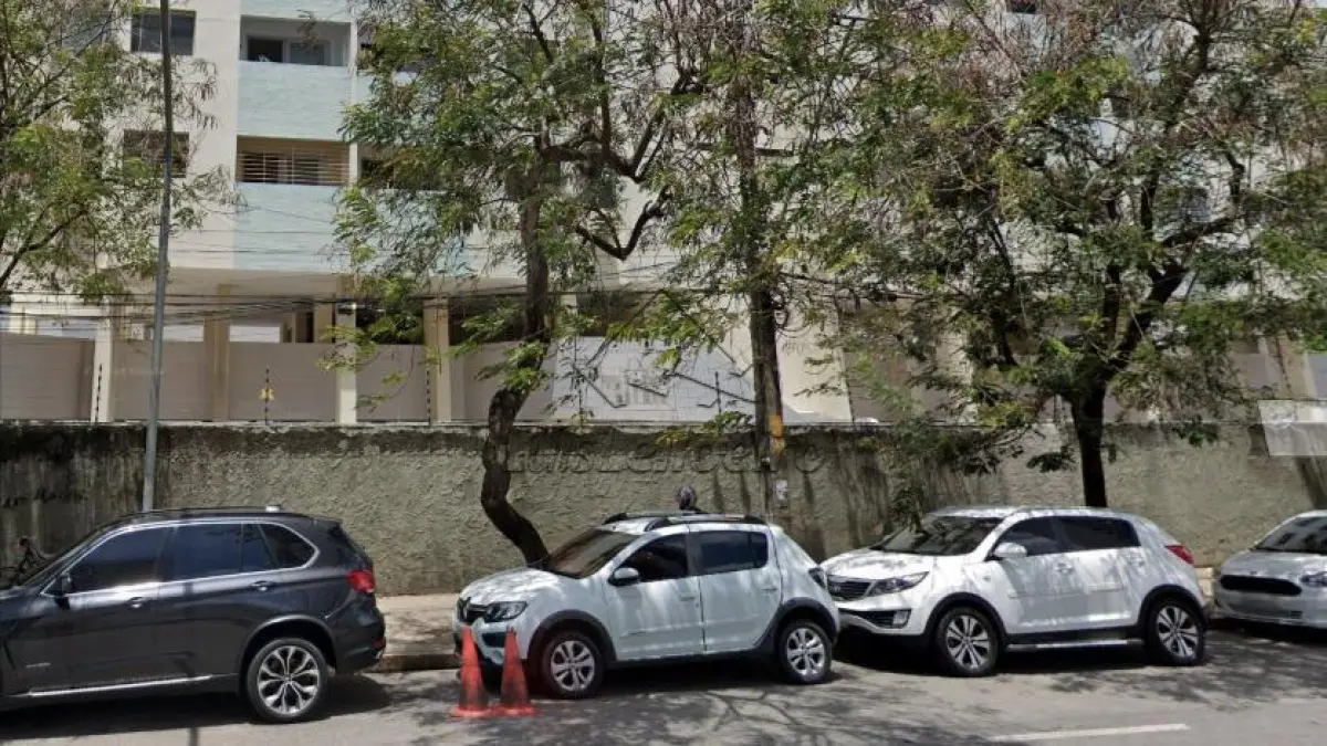 Apto nº 903 do Edifício São Caetano, situado na Avenida República Árabe Unida, nº 165, Pina. ( FALE COM O LEILOEIRO 035-99710-0861 )