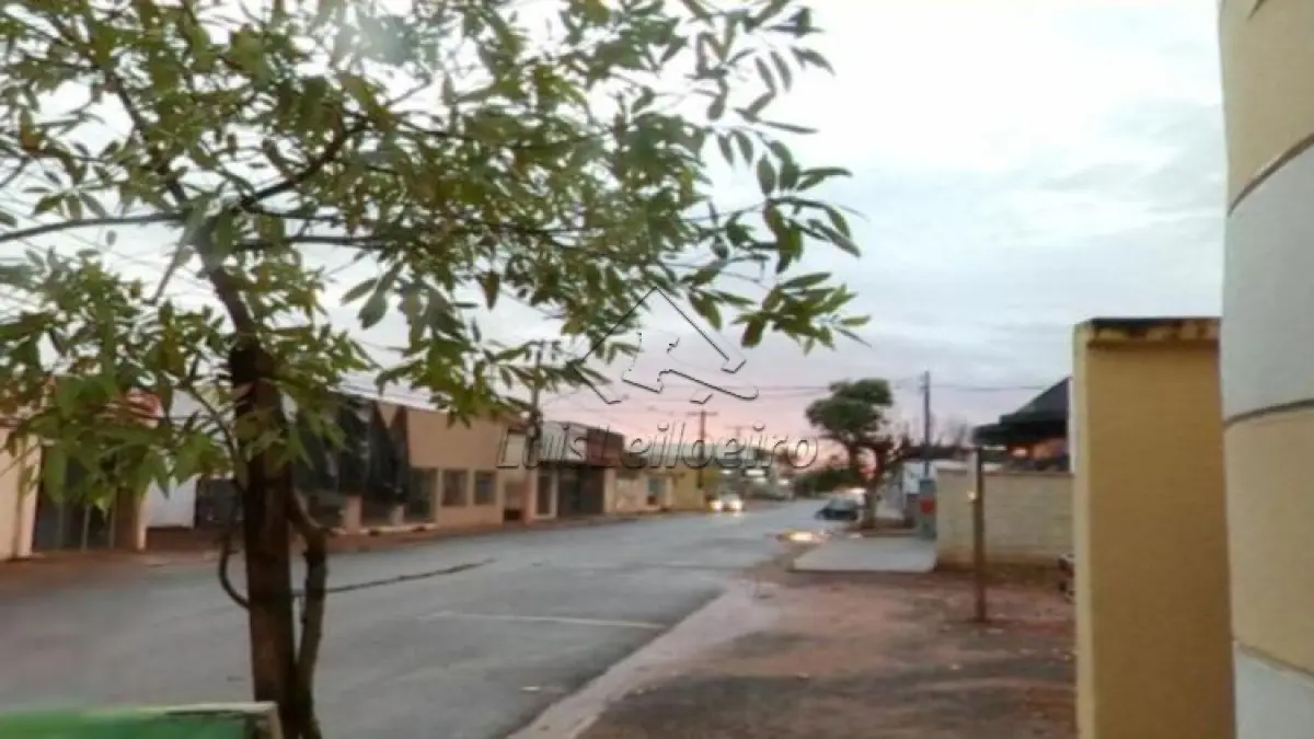 50% DO LOTE 01-B. COM BENFEITORIAS, À RUA COMENDADOR GARCIA, Nº 533, JARDIM BELA VISTA, PARNAÍBA/MS, COM ÁREA TOTAL DE 999,90M² .DESSES APENAS 50% FOI PENHORADO Fale com o leiloeiro (035-99710-0861)