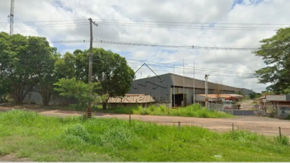 Avenida Marginal da Rodovia BR-153, no 650, fundos