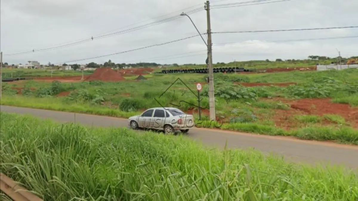 Uma gleba de terras Localizado às margens da BR-050, ao lado das empresas VEPESA e MAKRO com uma área de 133.017,70 m²