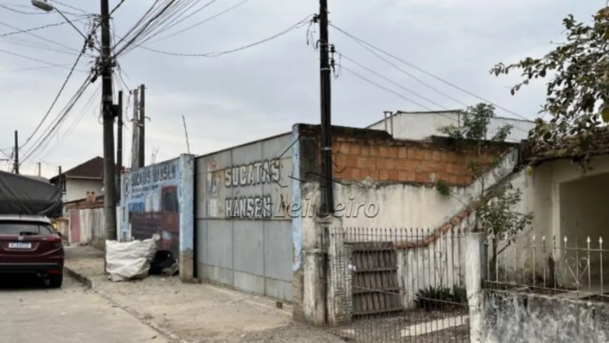 IMÓVEL COMERCIAL - RUA ACÁCIAS, 506, BAIRRO FÁTIMA, JOINVILLE/SC. LOTE Nº 13 DA QUADRA 9, DO PARQUE RESIDENCIAL GETULIO VARGAS, COM ÁREA 360M², IMOVEL SENDO UTILIZADO COMO DEPOSITO DE SUCATA