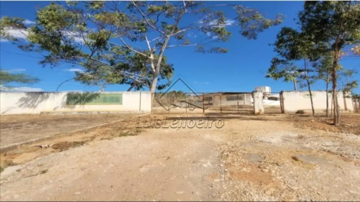 IMÓVEL INDUSTRIAL, COM ÁREA DE 9.756HA, LOCALIZADO NA FAZENDA MORRO DAS ARARAS, ITUAÇU/BA. COM VÁRIOS GALPÓES EDIFICADOS, E OUTRAS BENFEITORIAS