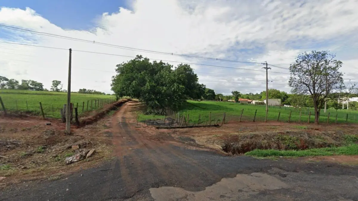 50% da Fazenda Grotinha , com área de 12,10,00ha- Guapiacu