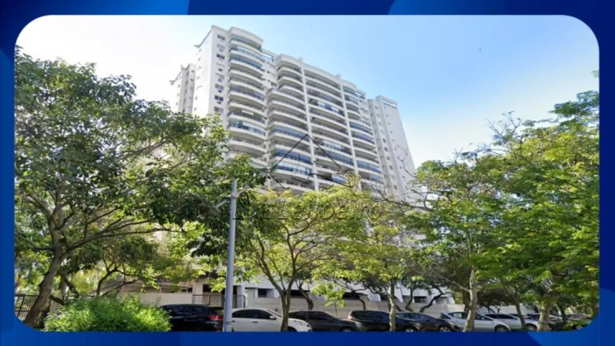 LOTE 053 - SALA COMERCIAL - Sala comercial nº 402, localizada na Avenida Flamboyants da Península, nº 100, Bloco 03, Barra da Tijuca, Rio de Janeiro/RJ, com direito a 1 vaga de garagem.