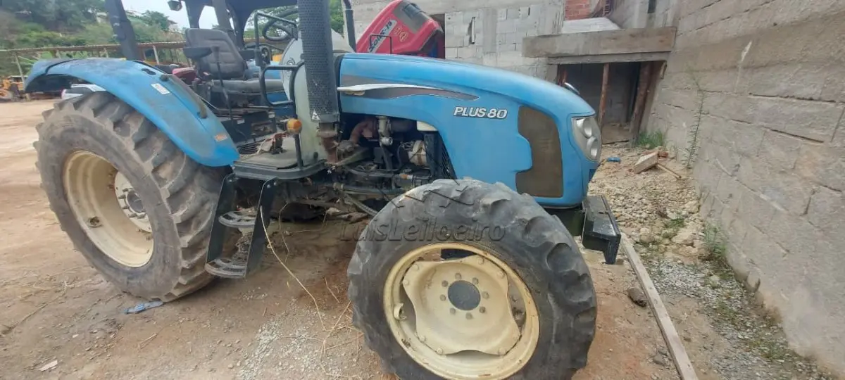 LOTE 028 - TRATOR PLUS 80