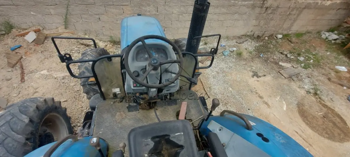 LOTE 028 - TRATOR PLUS 80
