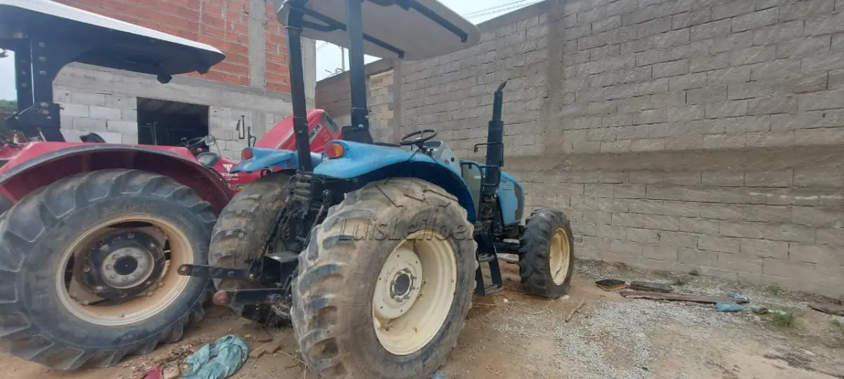 LOTE 028 - TRATOR PLUS 80