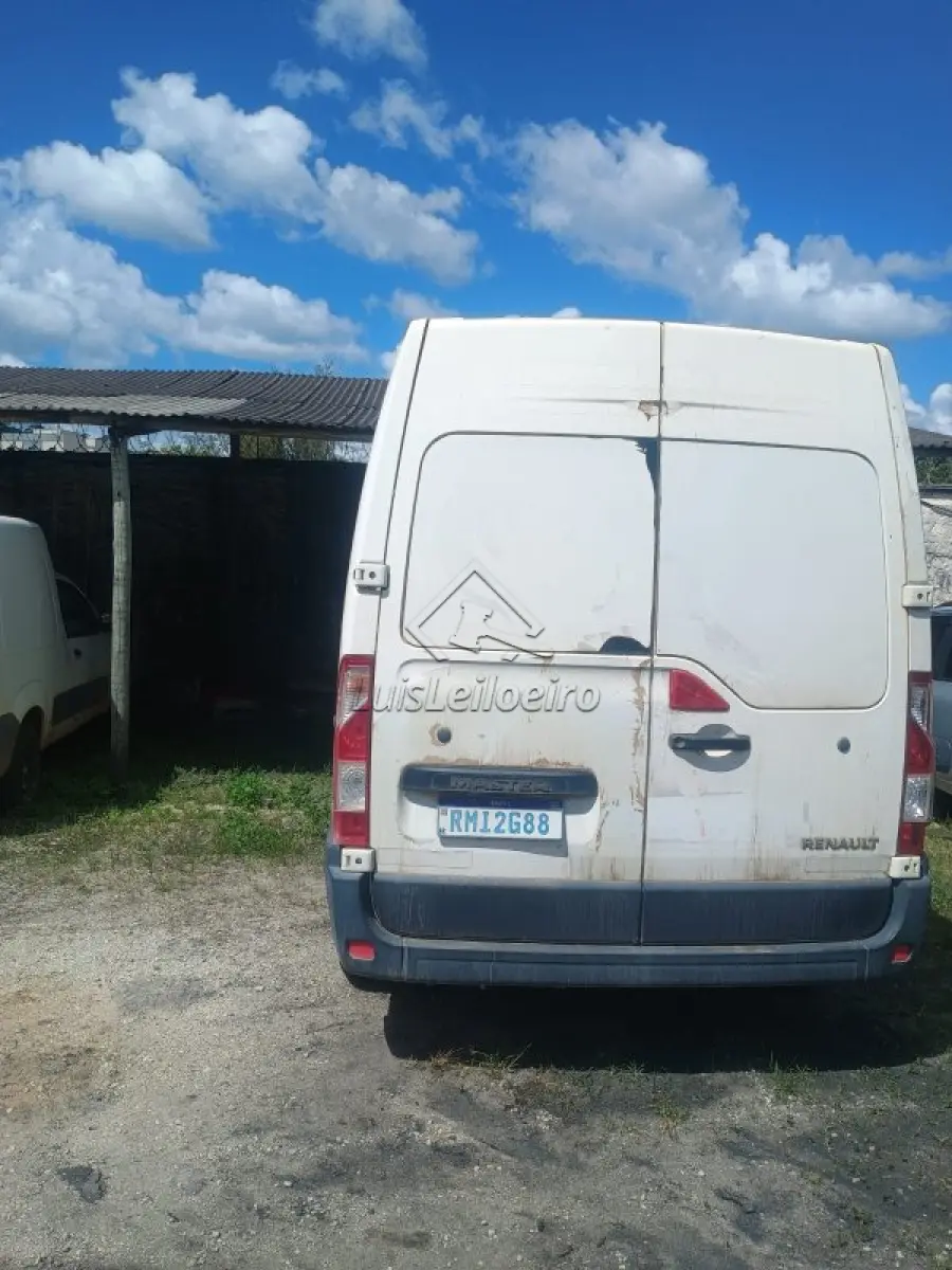 LOTE 036 - MASTER FURGÃO 2021