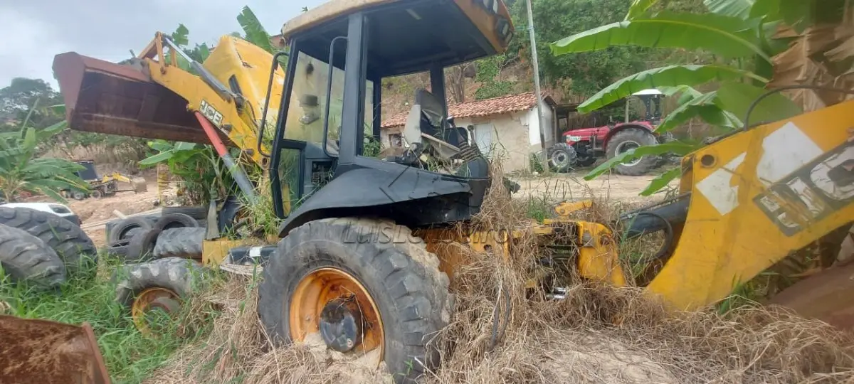LOTE 029 - RETRO JCB