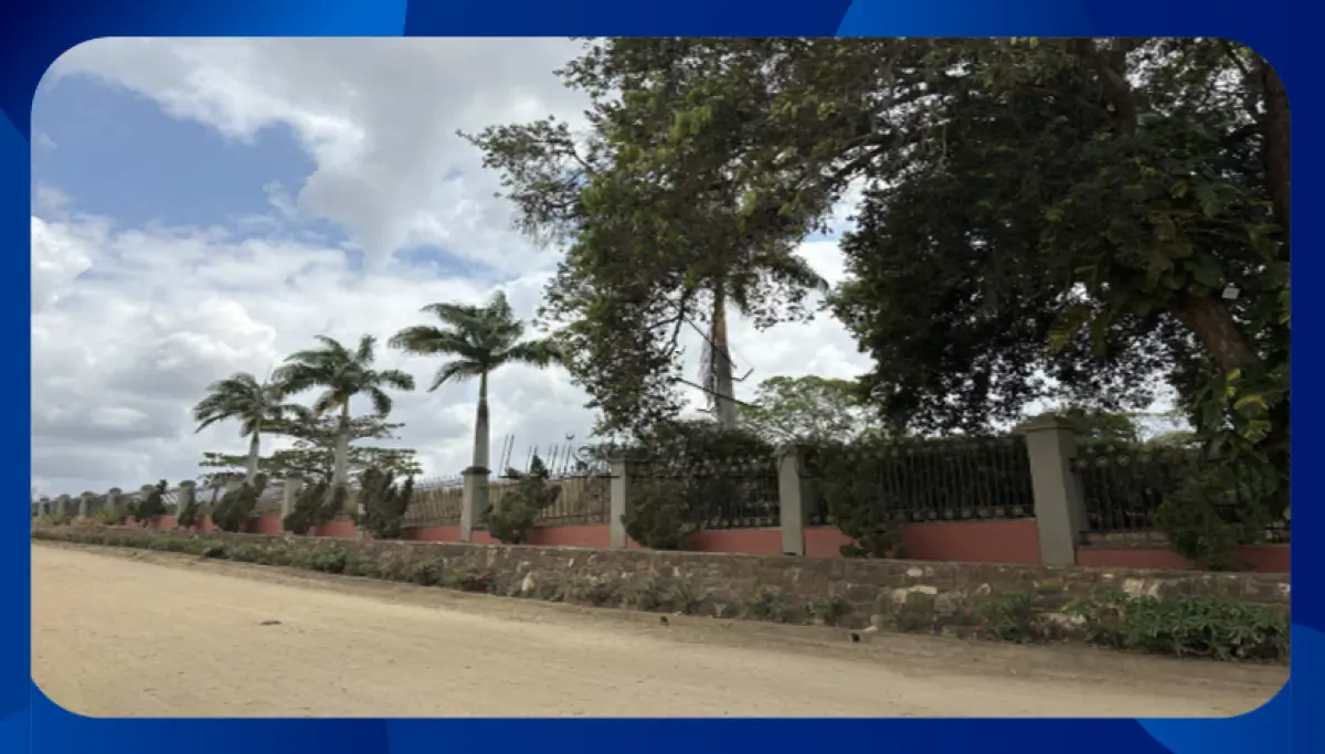 LOTE 025 - FAZENDA  - Imóvel denominado "Fazenda Salgadinho", localizado em Queimadas, Timbaúba/PE, com área de 35,64ha e benfeitorias com área construída de 7.995,11m², sendo 5.055,61m² de construções e 2.939,50m² de galpões.