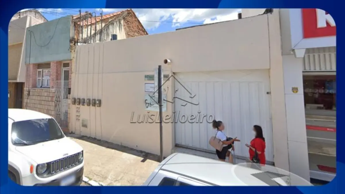 LOTE 008 - PRÉDIO COMERCIAL - Prédio comercial localizado na Rua Senador Pompeu, nº 428, Centro, Crato/CE, com área de 180,00m², dividido em: recepção, 05 salas comerciais e 02 banheiros.
