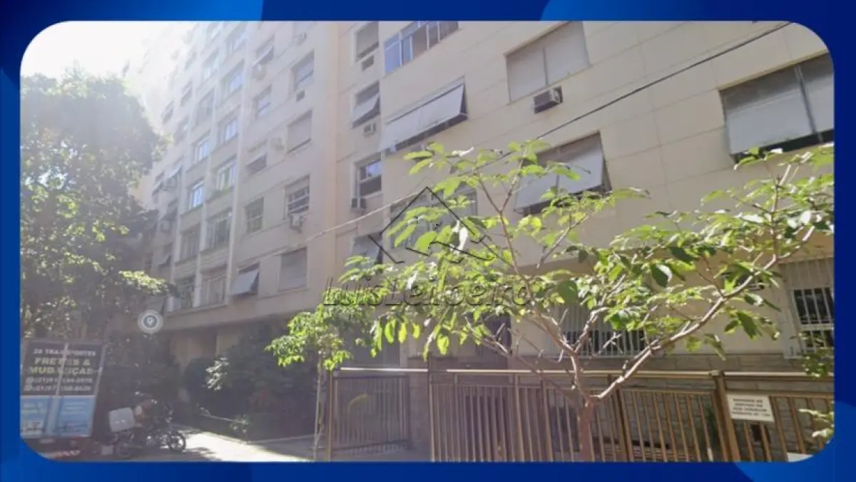 LOTE 066 - APARTAMENTO - Apartamento nº 402, localizado na Rua Conselheiro Lafaiete, nº 15, Copacabana, Rio de Janeiro/RJ. O imóvel possui sala, cozinha, 03 banheiros e 03 quartos (sendo 01 quarto dependência de empregada), não havendo vaga de garagem.