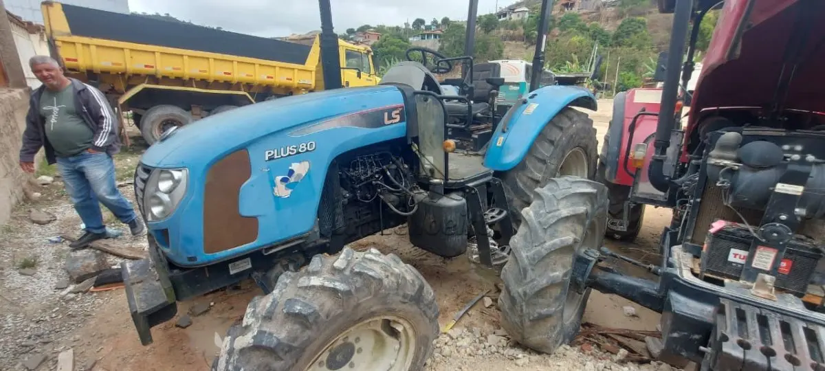 LOTE 028 - TRATOR PLUS 80
