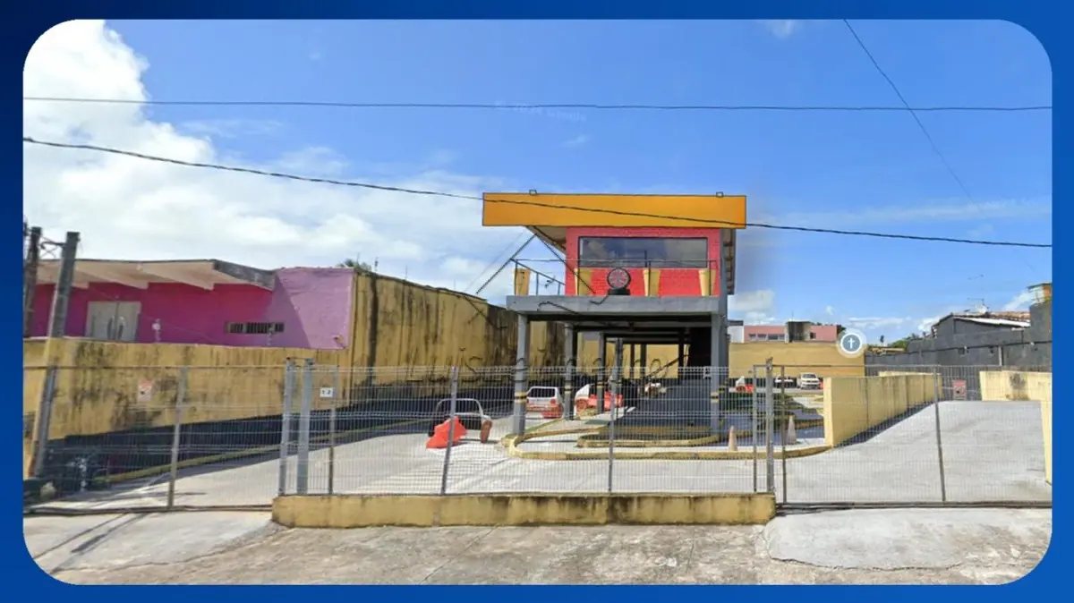 PRÉDIO COMERCIAL - Rua Silvia Ferreira, s/n, em frente à Faculdade Guararapes, Piedade, Jaboatão dos Guararapes/PE, Área de 898,45m² (24,50m x 36,70m/38,10m)