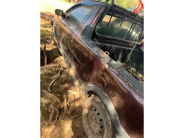 Leilão do um automóvel  Fiat Strada, Fire 2003