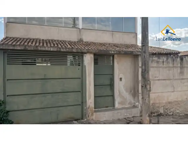 CASA DE DOIS PAVIMENTOS COM 180 m² NO JARDIM EUROPA, TRÊS CORAÇÕES/MG