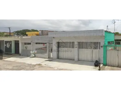 LOTE 0233 - Casa na Rua Alexandre de Almeida, nº 224, Ipsep, Recife/PE. Com área construída de 58,20m², edificada sobre o lote 23 da Quadra E-XIX, medindo 7,00m de frente e fundos, por 21,00m de ambos os lados.