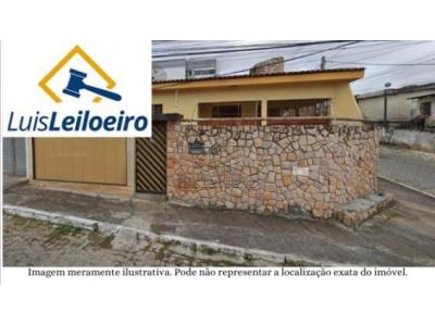 LOTE 0214 - Lote de terreno número 01, da quadra A, com casa edificada, situado na Rua Silveira Martins, Petrópolis, Caruaru/PE, medindo 11,00 x 26,00 metros.