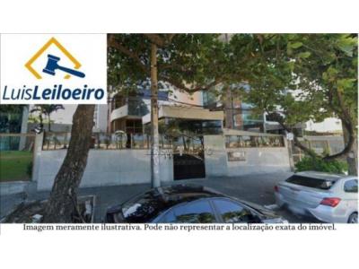 LOTE 00421 - Apartamento n° 801, localizado no 8º pavimento elevado do Edifício Dona Sylvia, situado na Avenida Boa Viagem, n° 3628, Boa Viagem, Recife/PE. Possui 4 vagas de estacionamento na garagem. Área total de 408,44 m² e área privativa de 309,45 m².