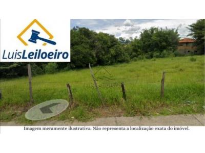 LOTE 008 - Terreno, constituído do Lote 07, da quadra F, do Loteamento Parque Antônio Vieira. Sobre o lote há 3 residências n° 90 93 e 97 .