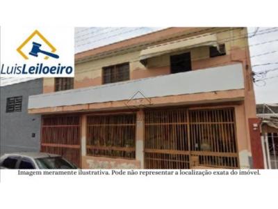 LOTE 0311 - Prédio residencial com dois pavimentos, com frente para Rua José Gullo, n° 231/240, Vila Marina, São Carlos/SP. Com área medindo 10mX30m e área construída de 882,00 m².